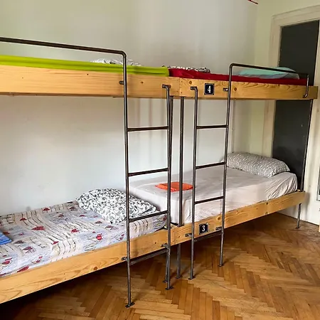 Vandrarhem Milingona Center Tirana