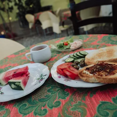 Milingona Center Vandrarhem Tirana