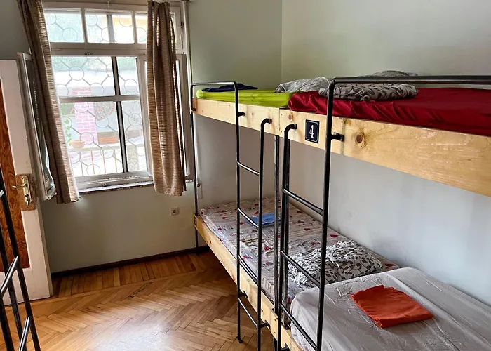 Milingona Center Hostal Tirana